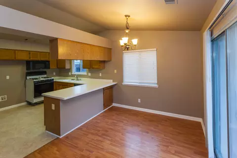 2551 Corona St, Redding, CA 96002 photo 4