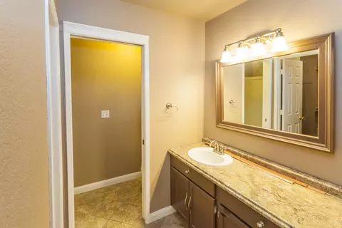 2551 Corona St, Redding, CA 96002 photo 9