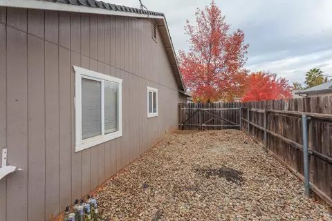 2551 Corona St, Redding, CA 96002 photo 15