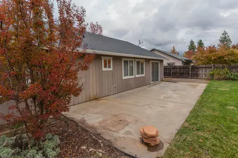 2551 Corona St, Redding, CA 96002 photo 14