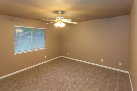 2551 Corona St, Redding, CA 96002 photo 7