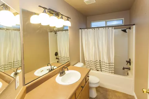 2551 Corona St, Redding, CA 96002 photo 11