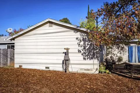 2445 Corona St, Redding, CA 96002 photo 17