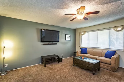 2445 Corona St, Redding, CA 96002 photo 2