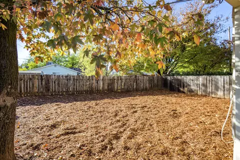 2445 Corona St, Redding, CA 96002 photo 14