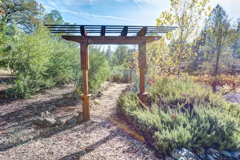 8833 Olney Park Dr, Redding, CA 96001 photo 30