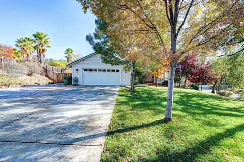 8833 Olney Park Dr, Redding, CA 96001 photo 2