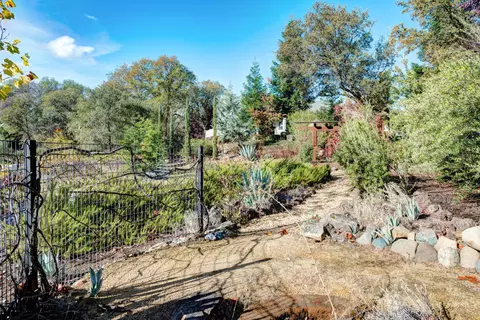 8833 Olney Park Dr, Redding, CA 96001 photo 31