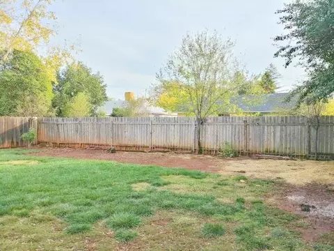 1112 5th St, Redding, CA 96002 photo 3