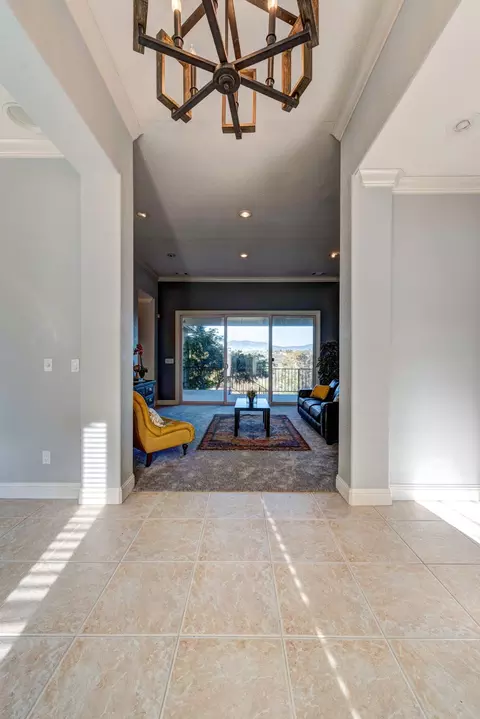 680 Royal Oaks Dr, Redding, CA 96001 photo 7