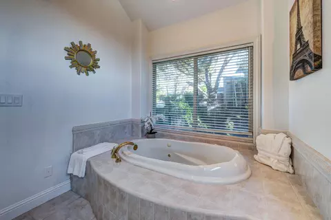 680 Royal Oaks Dr, Redding, CA 96001 photo 21