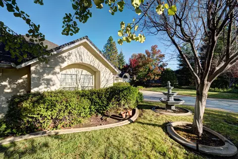 680 Royal Oaks Dr, Redding, CA 96001 photo 5