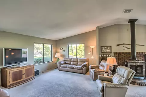 561 Royal Oaks Dr, Redding, CA 96001 photo 7