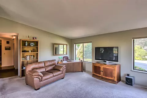 561 Royal Oaks Dr, Redding, CA 96001 photo 8