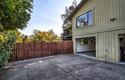 561 Royal Oaks Dr, Redding, CA 96001 photo 39