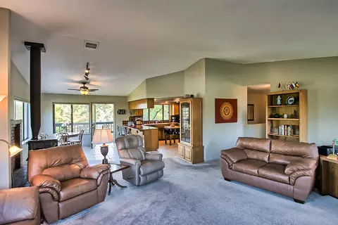 561 Royal Oaks Dr, Redding, CA 96001 photo 10