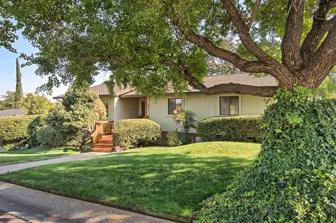 561 Royal Oaks Dr, Redding, CA 96001 photo 5