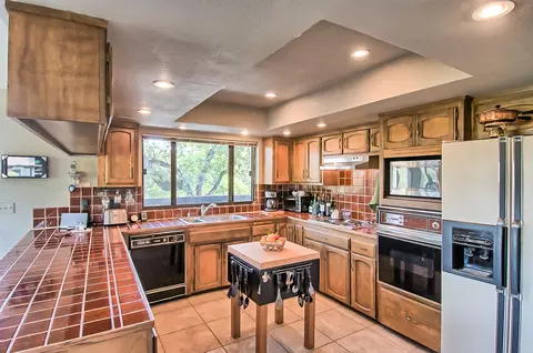 561 Royal Oaks Dr, Redding, CA 96001 photo 13