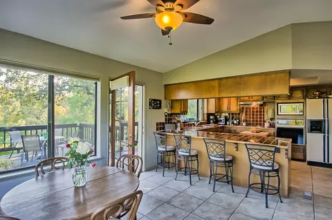 561 Royal Oaks Dr, Redding, CA 96001 photo 11