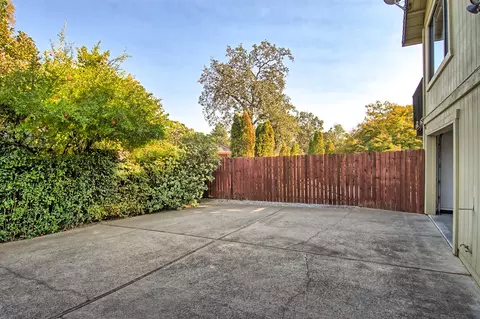 561 Royal Oaks Dr, Redding, CA 96001 photo 38