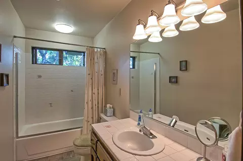 561 Royal Oaks Dr, Redding, CA 96001 photo 23