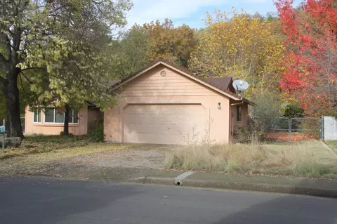 3290 Harlan Dr, Redding, CA 96003 photo 2