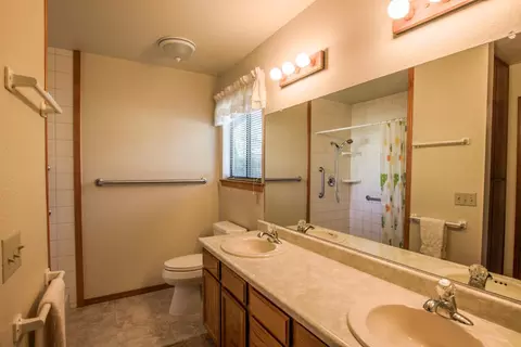 1850 Sutterwood Dr, Redding, CA 96002 photo 8