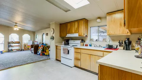 16655 Thompson Ln, Redding, CA 96001 photo 5