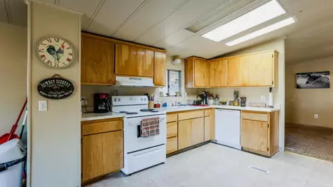 16655 Thompson Ln, Redding, CA 96001 photo 4