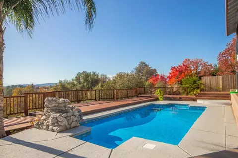2825 Panorama Dr, Redding, CA 96003 photo 2