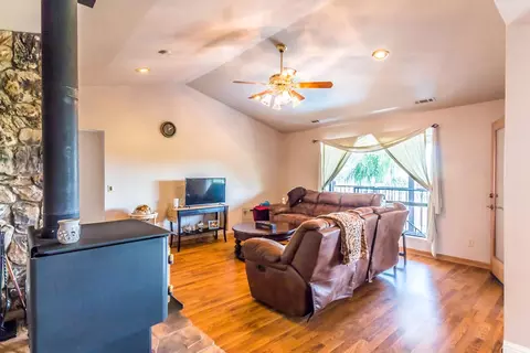 2825 Panorama Dr, Redding, CA 96003 photo 5