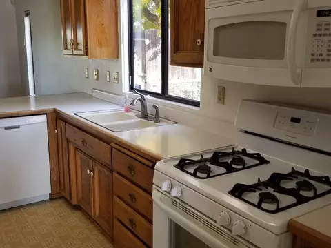 910 Countryside, Red Bluff, CA 96080 photo 4