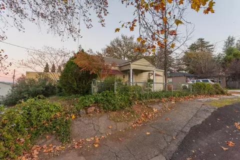 2241 California St, Redding, CA 96001 photo 5