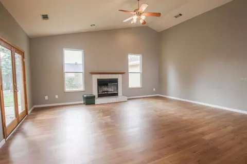 3823 Siskiyou St, Redding, CA 96001 photo 9
