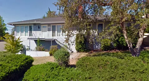 3205 Stratford Ave, Redding, CA 96001 photo 1