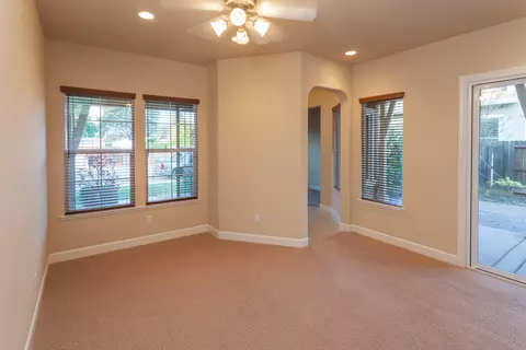 619 Woodacre Dr, Redding, CA 96002 photo 3