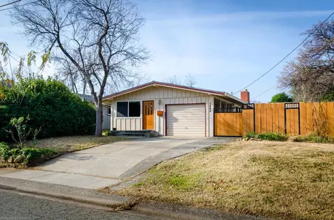 1498 Ridge Dr, Redding, CA 96001 photo 2