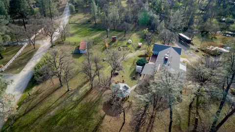 11731 Milton Park Ln, Redding, CA 96003 photo 3