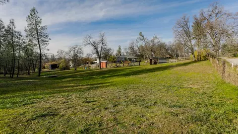 11731 Milton Park Ln, Redding, CA 96003 photo 38
