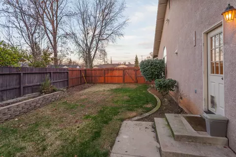 2074 Hope Ln, Redding, CA 96003 photo 5