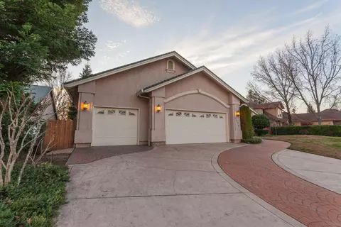 2074 Hope Ln, Redding, CA 96003 photo 2
