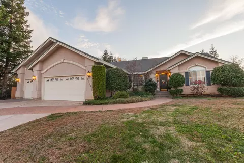 2074 Hope Ln, Redding, CA 96003 photo 4