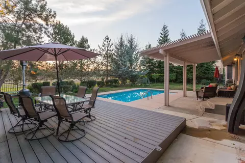 2074 Hope Ln, Redding, CA 96003 photo 10