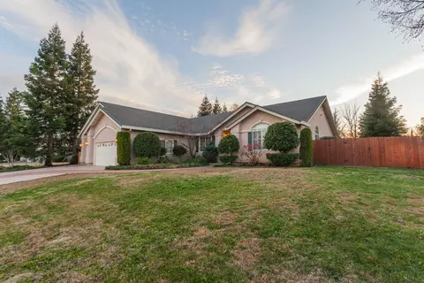 2074 Hope Ln, Redding, CA 96003 photo 3