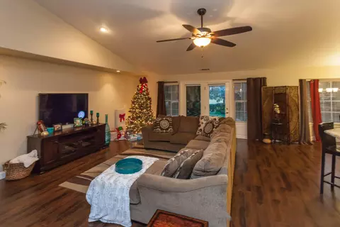 2074 Hope Ln, Redding, CA 96003 photo 25