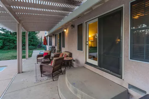 2074 Hope Ln, Redding, CA 96003 photo 11