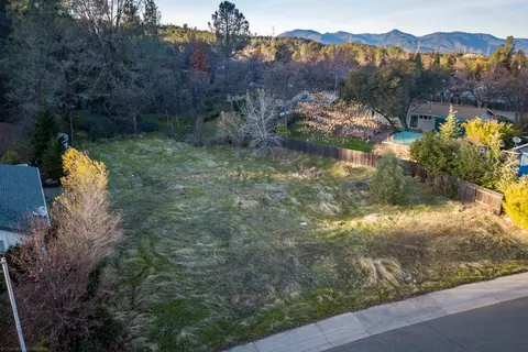 4512 Nantucket Dr, Redding, CA 96001 photo 1