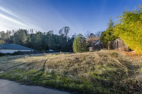 4512 Nantucket Dr, Redding, CA 96001 photo 6
