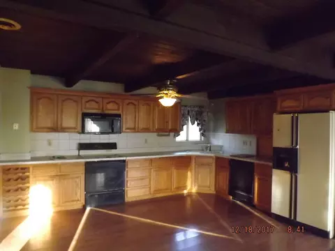 18605 Stallion Dr, Red Bluff, CA 96080 photo 2