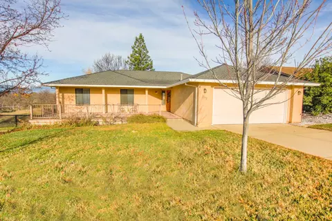 2092 Hacienda St, Redding, CA 96003 photo 2
